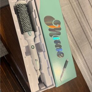 White Hair Styling Brush